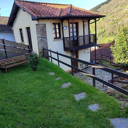 La Casina De Santulaya Villa Cangas De Narcea Exterior photo