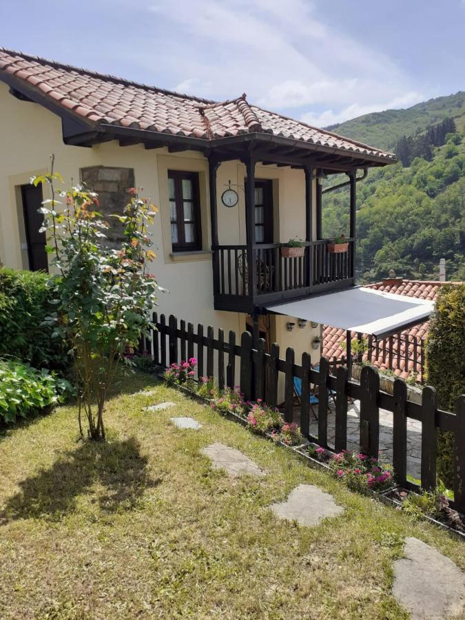 La Casina De Santulaya Villa Cangas De Narcea Exterior photo