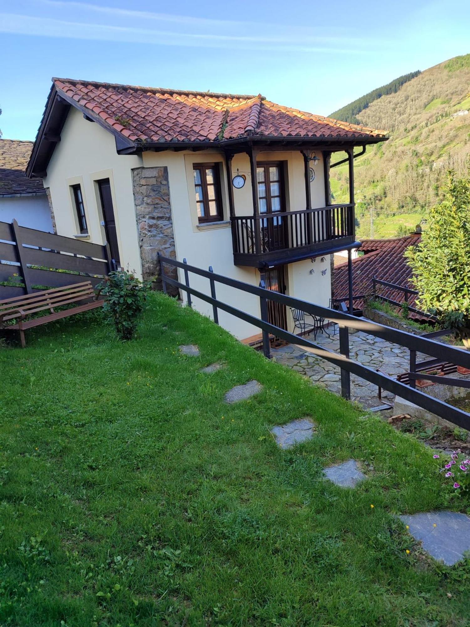 La Casina De Santulaya Villa Cangas De Narcea Exterior photo
